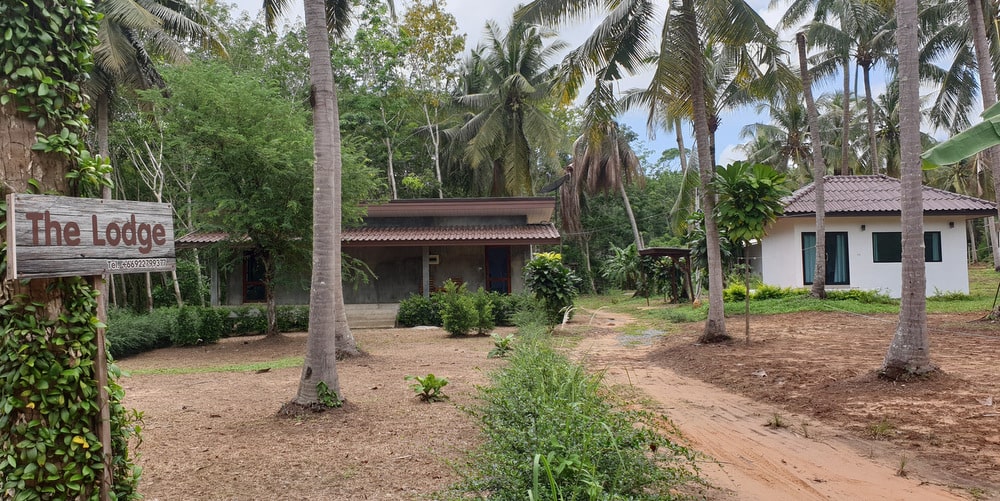 front the lodge ao tapao resorts koh kood