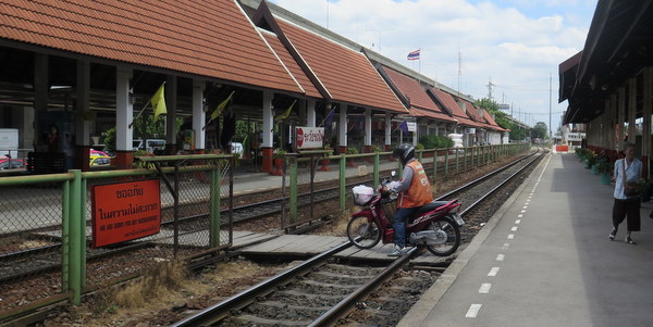 don mueang airport bangkok thailand railway station