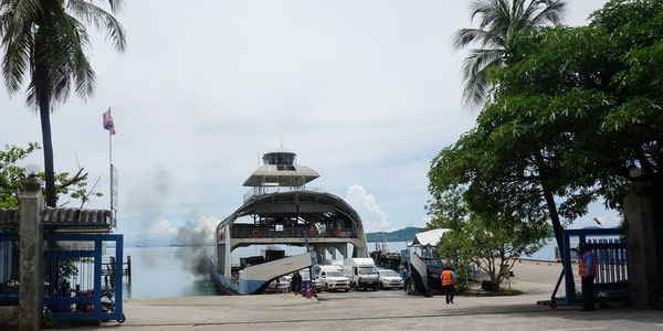 ferry arriving koh chang