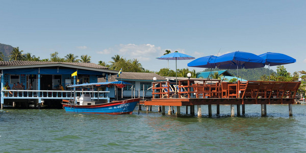 exterior fishermen hut koh chang east coast restaurants