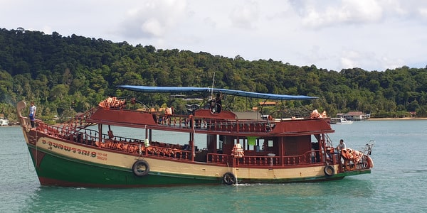 boat mr khai pier bang bao koh chang