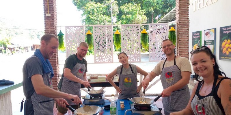 customers nam cooking school