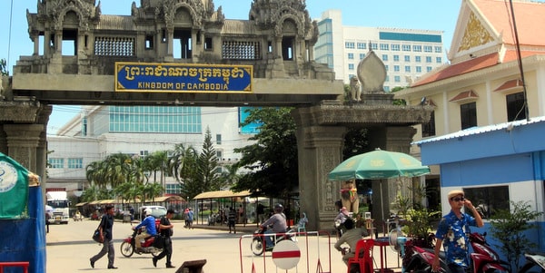 border crossing poipet to cambodia
