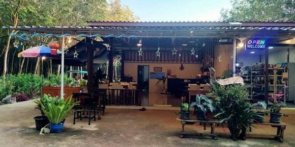 Baan Ingkhao exterior koh mak restaurant