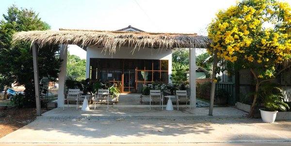 Coble exterior cafe koh mak