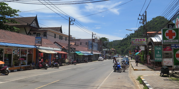 white-sand-beach-koh-chang-south-street