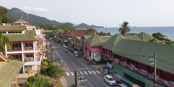 white-sand-beach-street